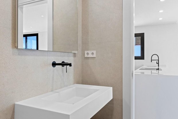 Image No.18-3 Bed Apartment for sale