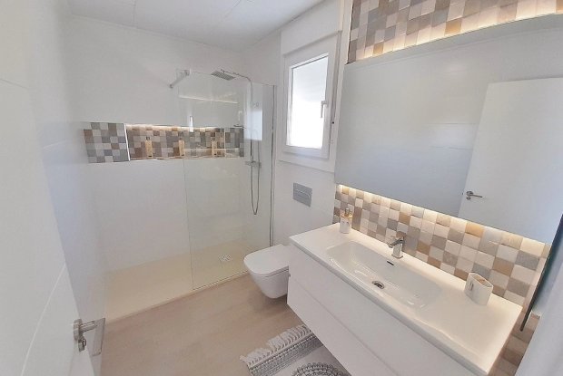 Image No.6-3 Bed Townhouse for sale