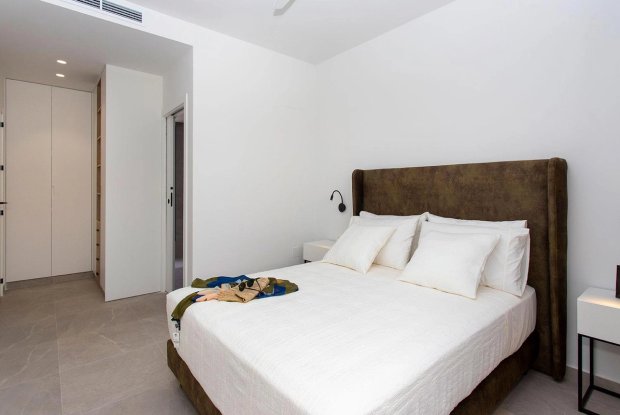 Image No.14-3 Bed Townhouse for sale