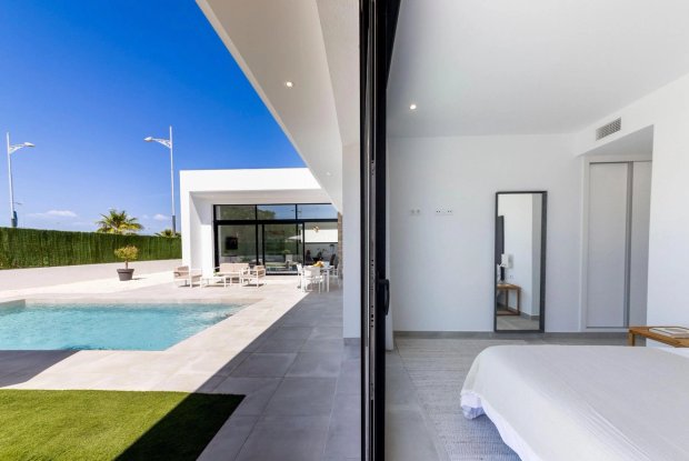 Image No.17-3 Bed Villa for sale