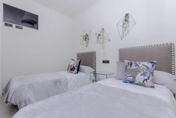 Image No.20-3 Bed Bungalow for sale