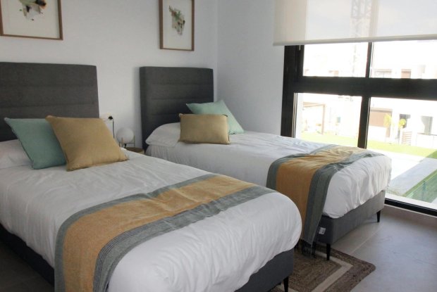 Image No.17-3 Bed Townhouse for sale