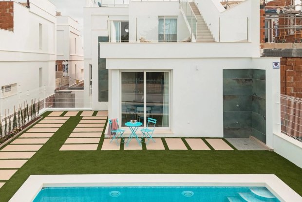 Image No.11-3 Bed Townhouse for sale