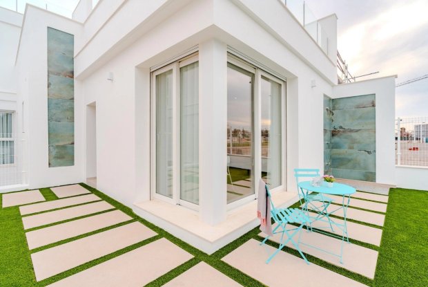 Image No.8-3 Bed Townhouse for sale