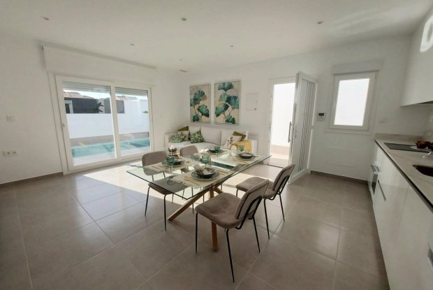 Image No.14-3 Bed Townhouse for sale