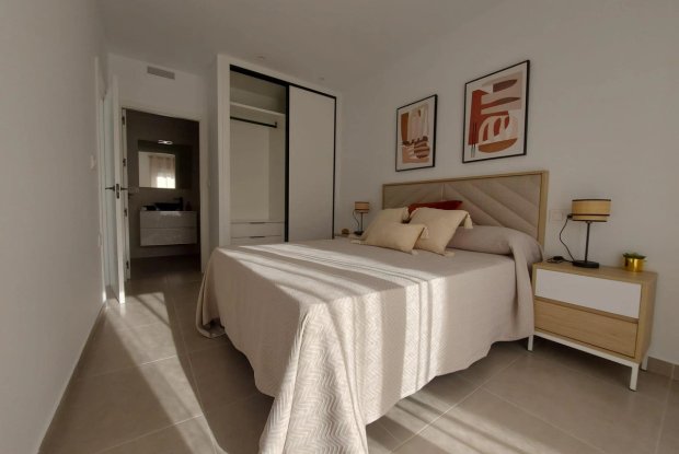Image No.18-3 Bed Townhouse for sale