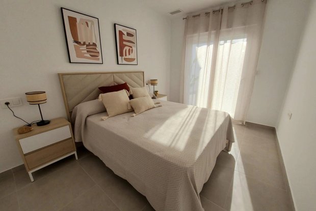 Image No.19-3 Bed Townhouse for sale