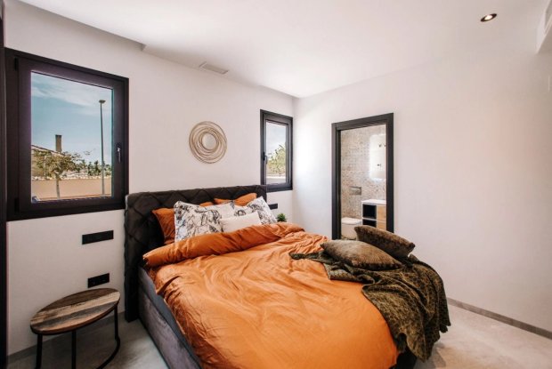 Image No.10-4 Bed Apartment for sale