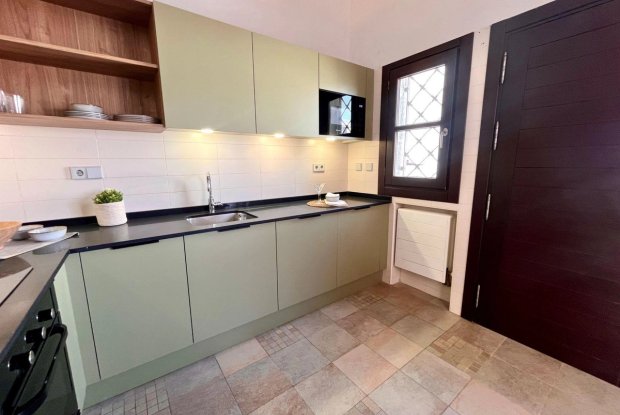 Image No.10-2 Bed Townhouse for sale