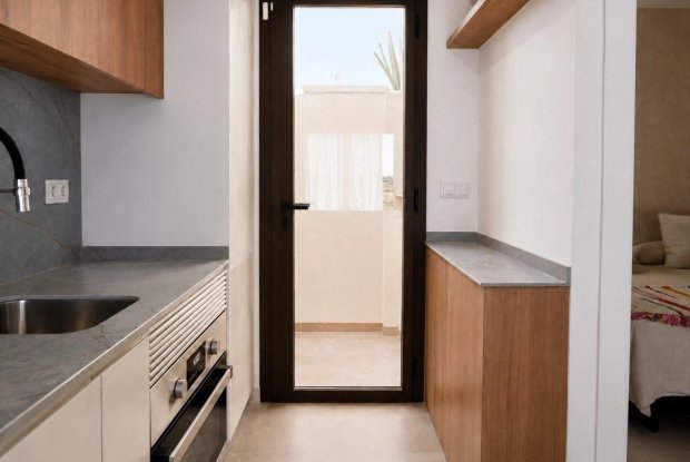 Image No.18-3 Bed Townhouse for sale