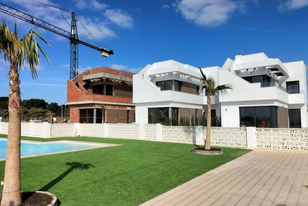 Image No.2-3 Bed Villa for sale