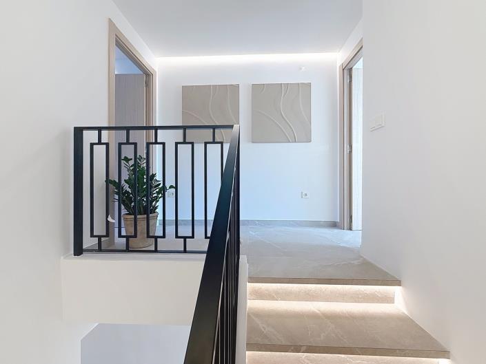 Image No.15-4 Bed Townhouse for sale