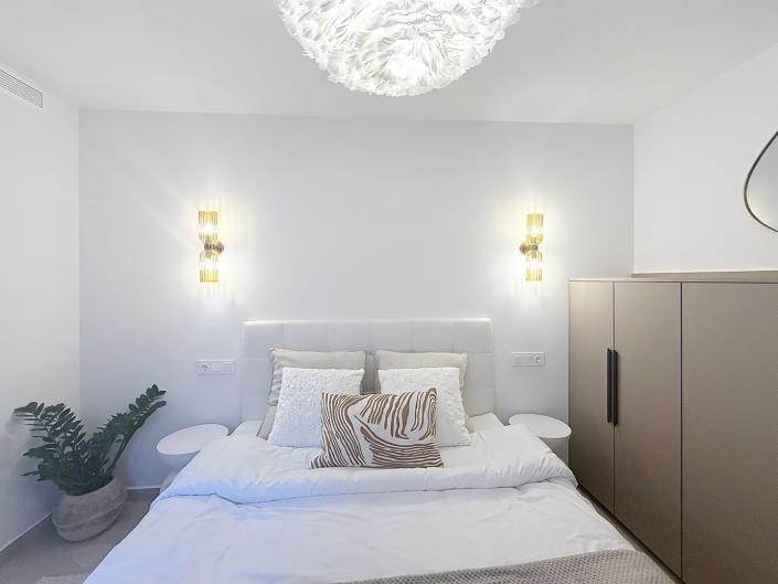 Image No.14-4 Bed Townhouse for sale