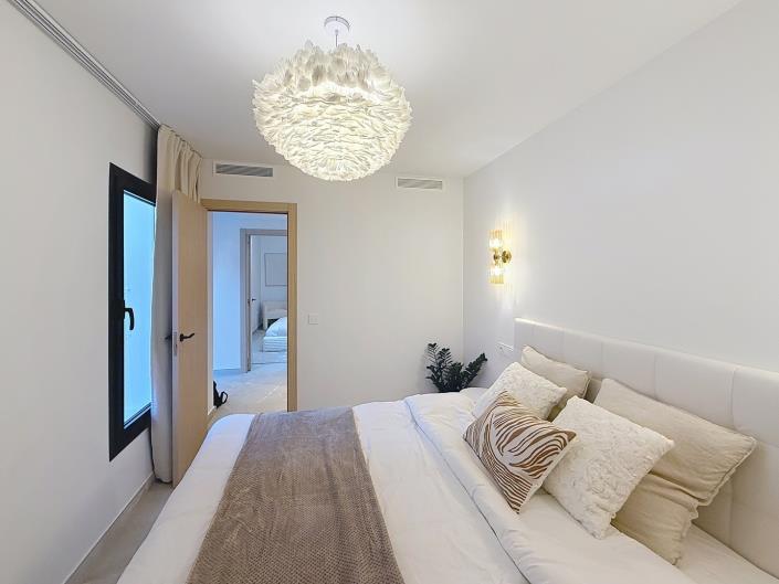 Image No.13-4 Bed Townhouse for sale