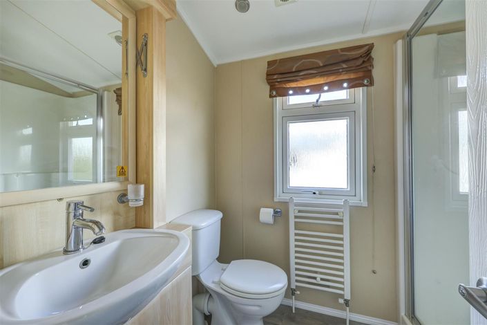 Image No.19-3 Bed Park Home for sale