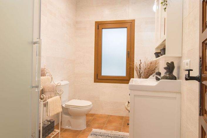 Image No.11-4 Bed Property for sale