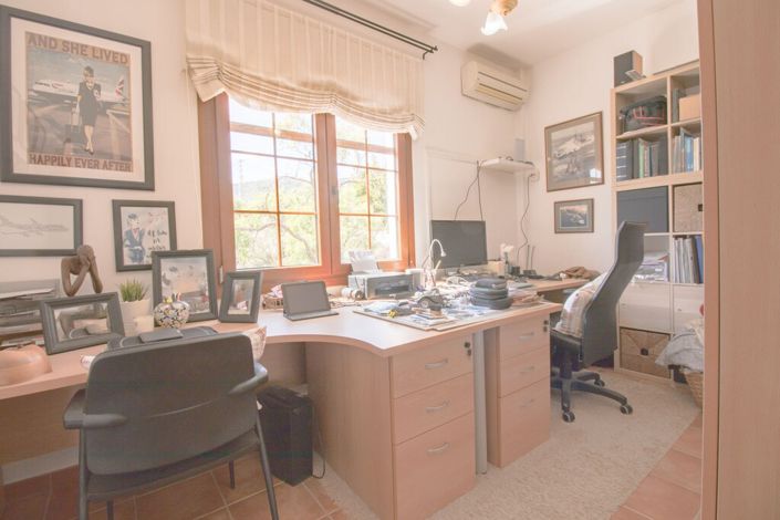 Image No.15-4 Bed Property for sale