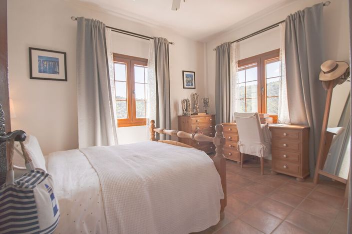 Image No.16-4 Bed Property for sale