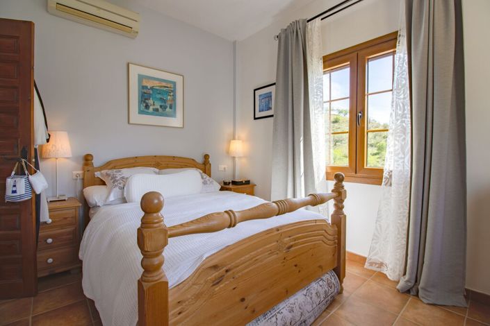 Image No.17-4 Bed Property for sale