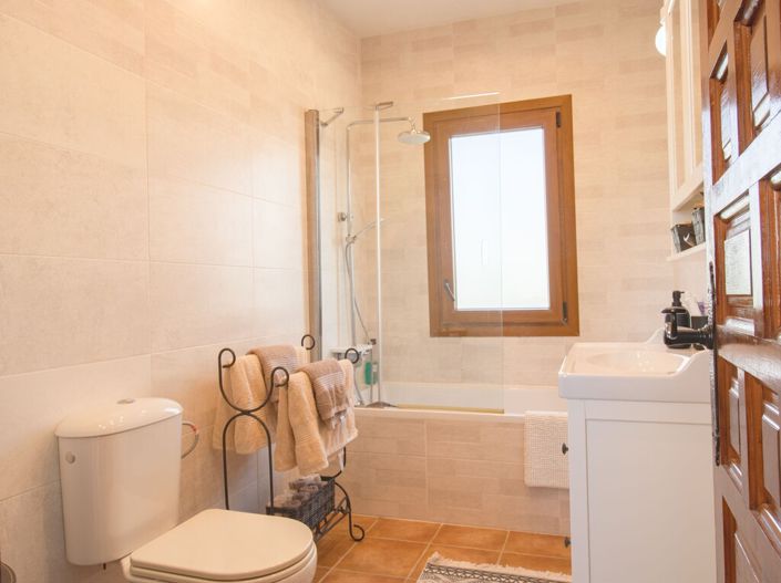 Image No.18-4 Bed Property for sale