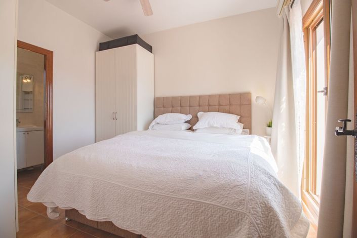 Image No.19-4 Bed Property for sale