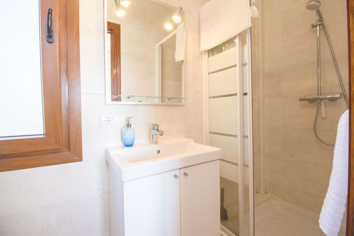 Image No.20-4 Bed Property for sale