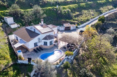 Sayalonga-Malaga-Villa-Pool-Beach-39