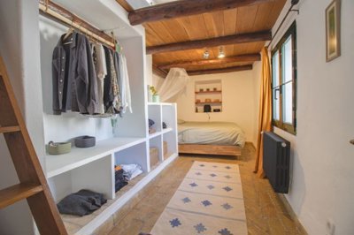 Cortijo-Pool-Riogordo-Malaga-Olive-10