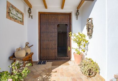 Cortijo-Pool-Riogordo-Malaga-Olive-1