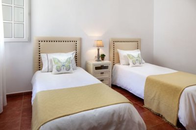 SER2606TH - bedroom 2