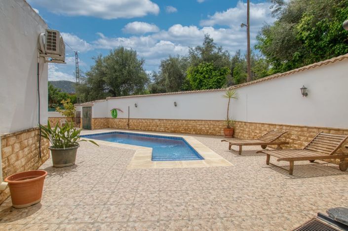 Image No.12-4 Bed Property for sale