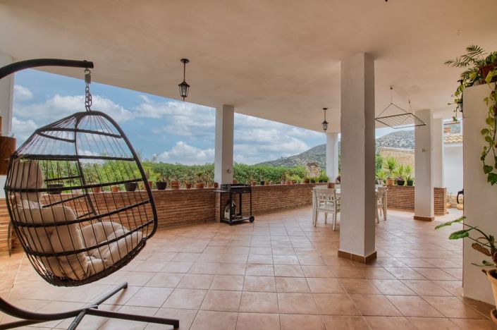 Image No.2-4 Bed Property for sale