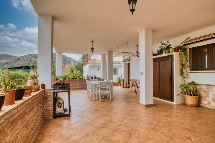 Image No.4-4 Bed Property for sale