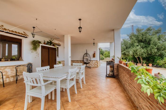 Image No.5-4 Bed Property for sale