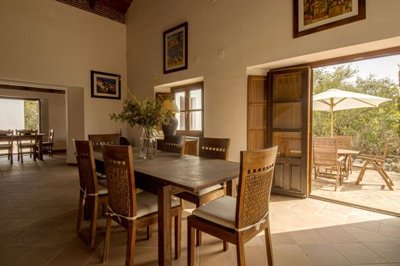 COM2507CH--dining-2.3