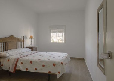 RG2504TH---bedroom-1