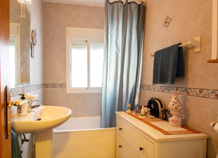 Image No.10-5 Bed Property for sale