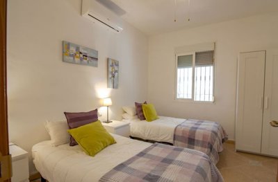 comares-villa-5-slaapkamers-zwembad-10