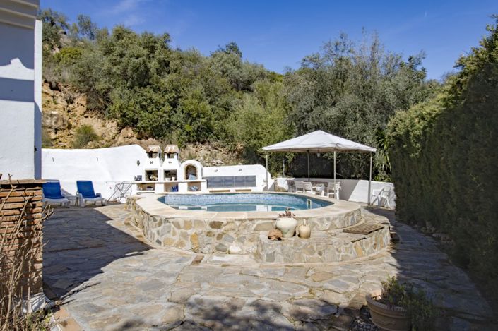 Image No.17-5 Bed Property for sale