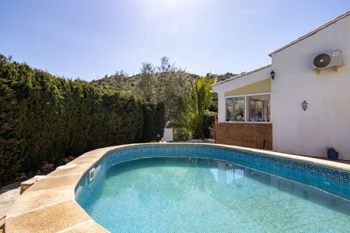 Image No.2-5 Bed Property for sale