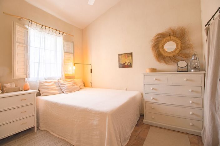 Image No.13-3 Bed Property for sale