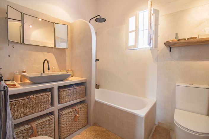 Image No.15-3 Bed Property for sale