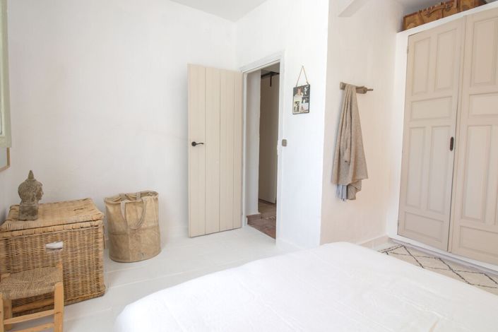 Image No.19-3 Bed Property for sale