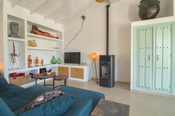 Image No.10-2 Bed Property for sale