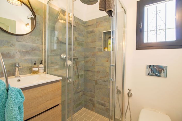 Image No.17-2 Bed Property for sale