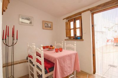 Riogordo-Malaga-Townhouse-Pool-Patio-Holiday11