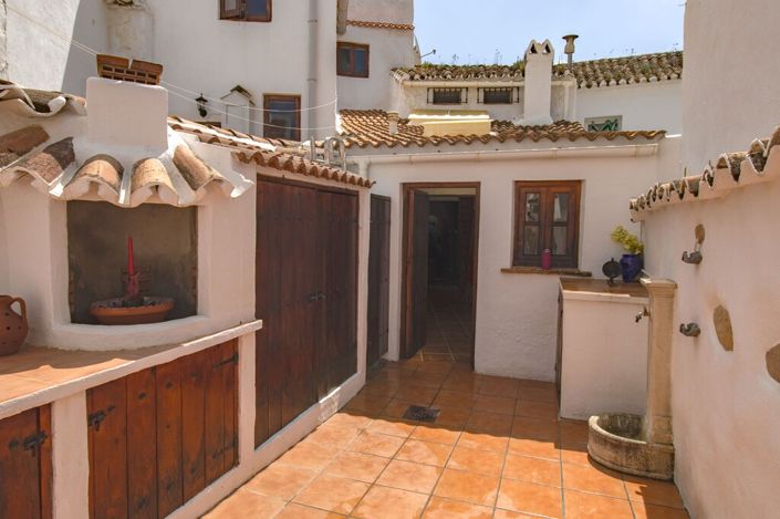 Image No.17-3 Bed Townhouse for sale
