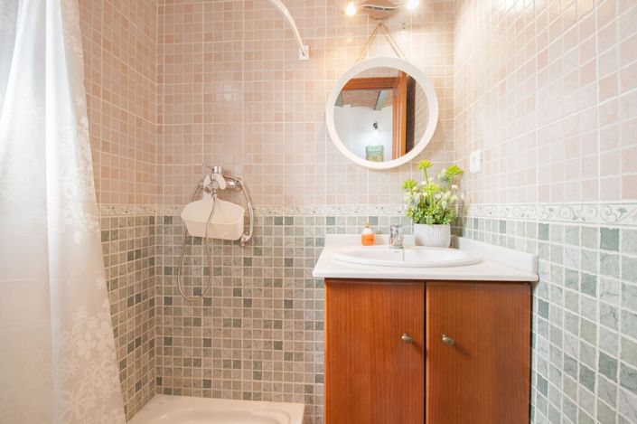 Image No.12-2 Bed Property for sale