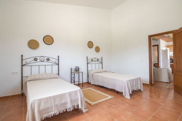 Image No.9-2 Bed Property for sale