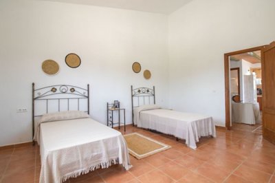 Casabermeja-Holidayhome-Pool-Malaga-Countryhome5